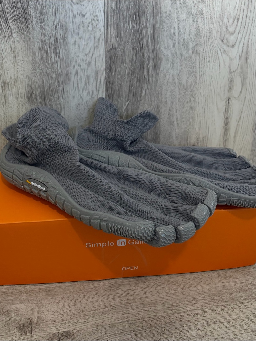 Gallonshark Minimal Socknit five-finger barefoot shoes Women’s 7 - Size 37 New